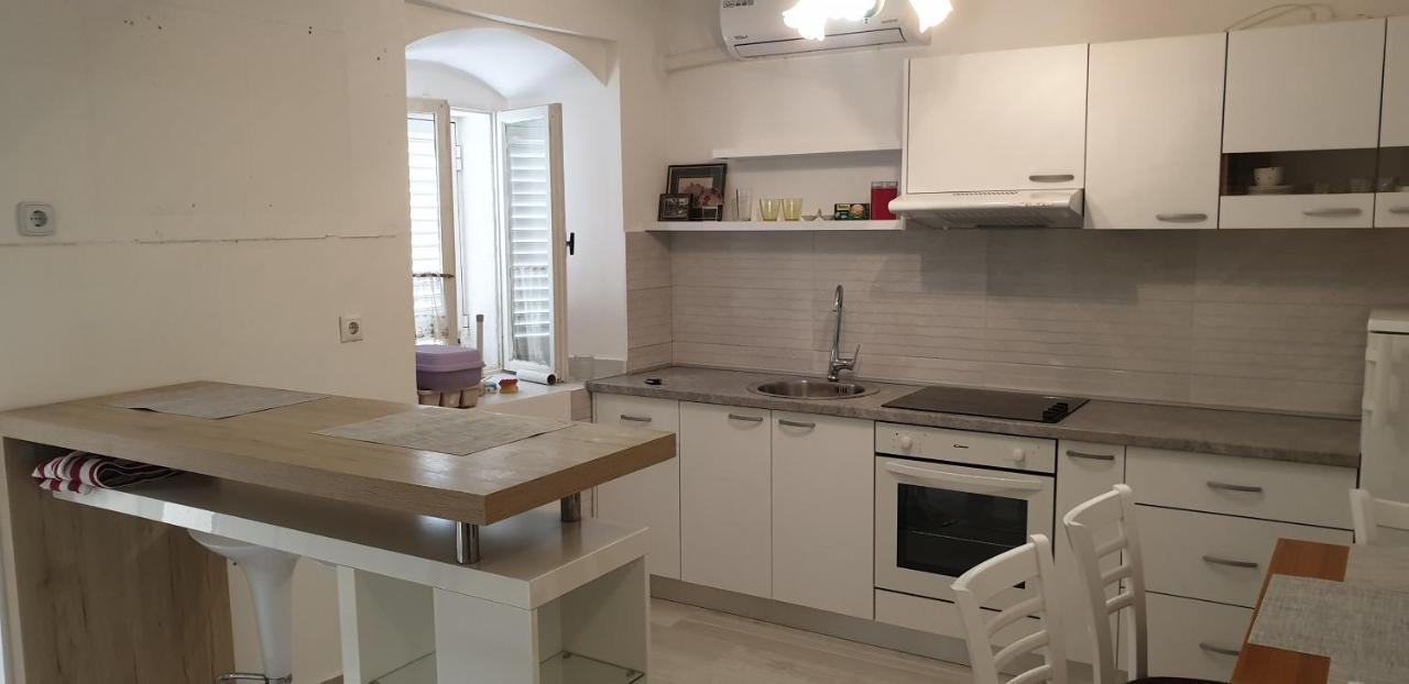 Ulica Dvori Narca 12 Apartment 4+2 Per. 바슈카 외부 사진