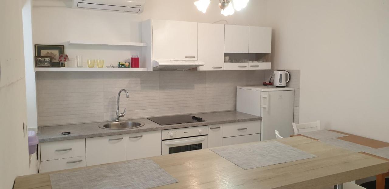 Ulica Dvori Narca 12 Apartment 4+2 Per. 바슈카 외부 사진